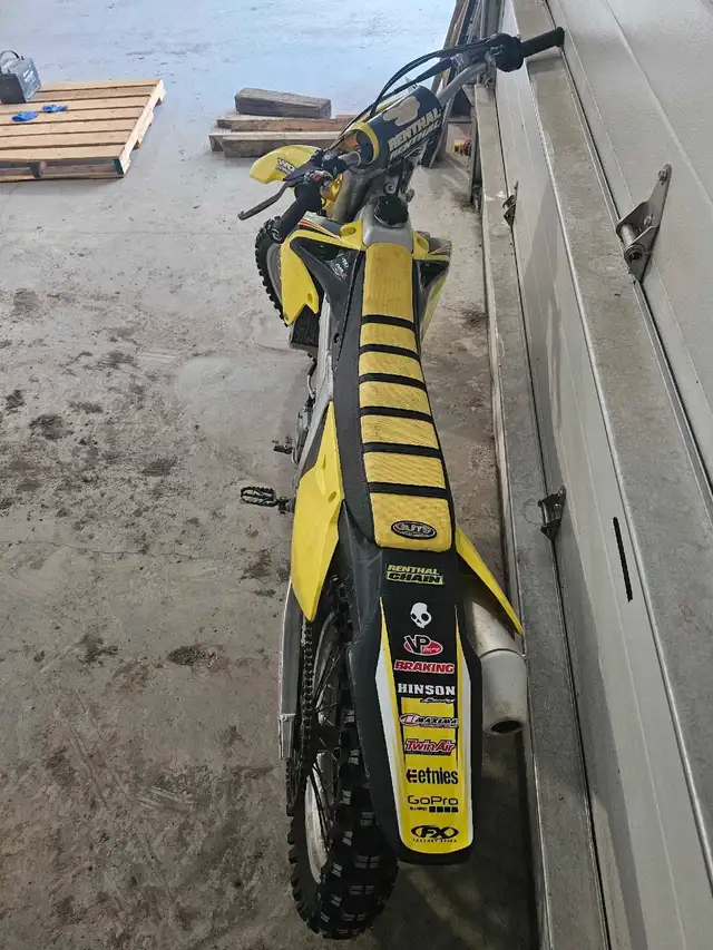 2015 suzuki RMZ450 in Dirt Bikes & Motocross in Winnipeg - Image 5