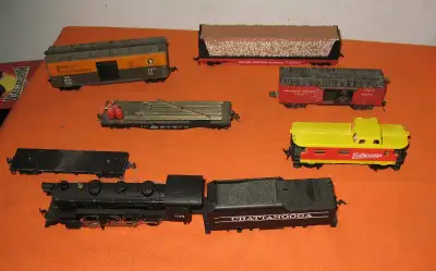 HO Model Railroad Items 110V Electric - Older Models - All as seen. One Rare Chattanooga Loco # 638...