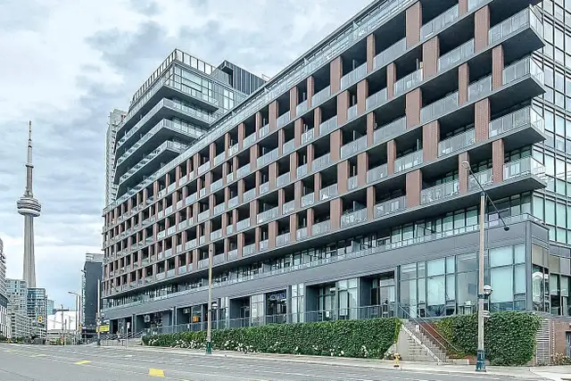 Fantastic 1 Bedroom w/Balcony   Parking at Bathurst & Fort York