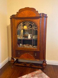 Vintage China Cabinet in Perfect Condition