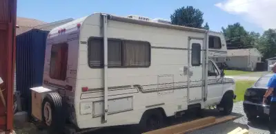 1983 19 foot Glendale motorhome posting for a friend everything works as it should 351 engine new ti...