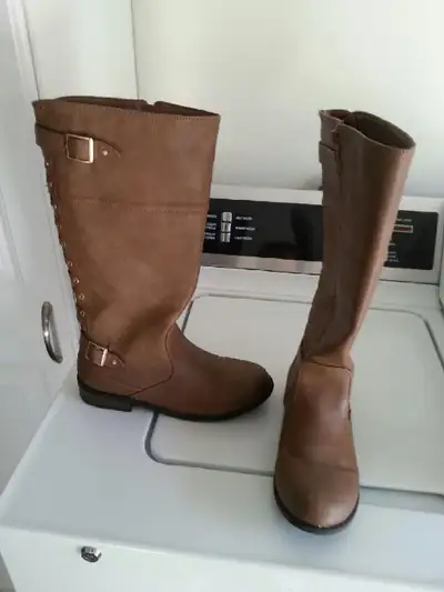 new woman/girls cow boy boots. size 8 $35. or B.O, View more