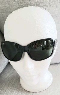 Rare Ray-Ban women's sunglasses 4118 Black Bran New