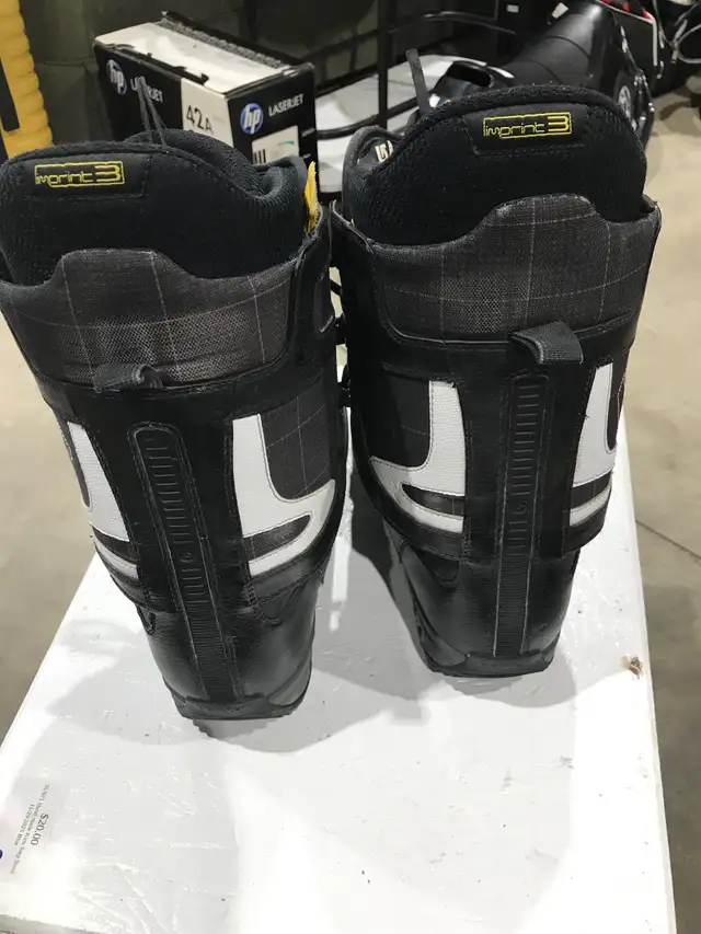 Burton Hail Snowboard Boots (Size 11.0M) in Snowboard in Calgary - Image 5