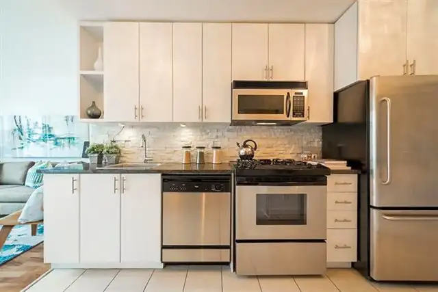 Panoramic Furnished 1BR + Office in Yaletown, All Utilities Incl in Long Term Rentals in Vancouver - Image 5
