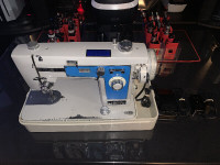 ROYAL DELUXE-PRO MACHINE COUDRE/PRO SEWING MACHINE (C030)