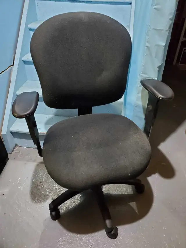 office chairs, adjustable in Chairs & Recliners in Markham / York Region - Image 3
