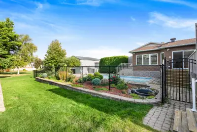 Ideally located property. 3 bedroom bungalow in Orleans for rent. Beautiful large backyard and swimm...