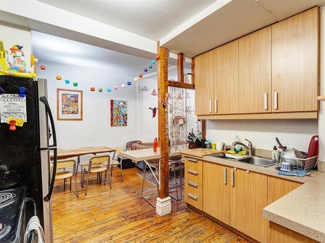Affordable 4‑Bedroom in the Heart of Le Plateau – Deck& Backyard — photo 2