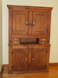 Superbe armoire antique faux deux corps  circa 1840