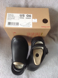FITFLOP CLOGS ( BRAND NEW)