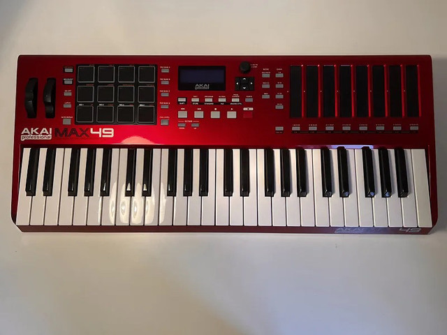 Akai MAX 49 with Softwares in Pianos & Keyboards in Oshawa / Durham Region