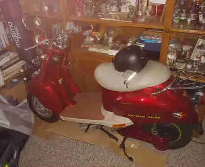 Daymark gatto scooter brand new batteries hardly used comes with cover and helmet and lock battery c...