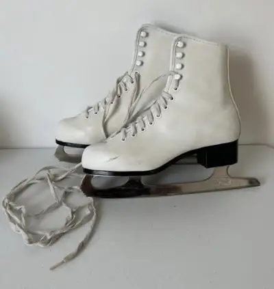 Vic women's ice skates, size 5, View more