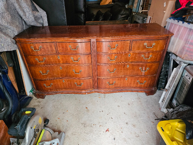 Antique replica dresser, great condition in Dressers & Wardrobes in Oakville / Halton Region