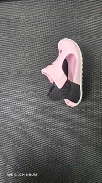 Sandale Nike neuve pour tout petits