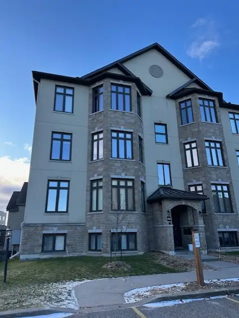 Riverview & Best Location-luxurious 2bed condo- Available NOW