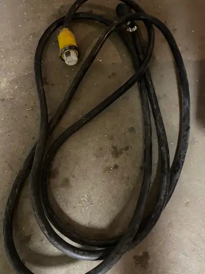 Heavy RV Cord in good condition with very good ends asking 100.00 obo