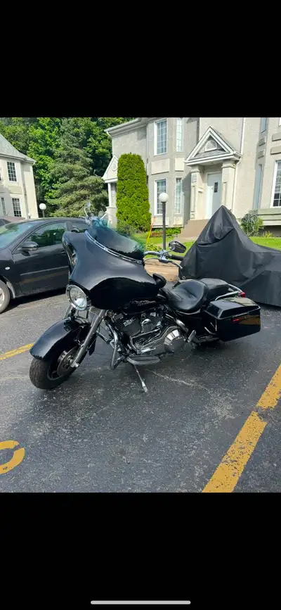 Flhxi Street glide Screamin Eagle engine. 103cu. engine. Rinehart exhaust. Extended saddlebags. Heat...