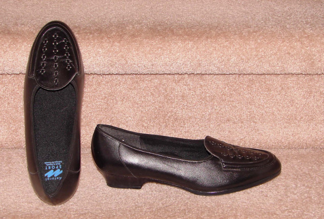 Ladies Footwear incl. Boots & New Slippers - sz 9.5 in Women's - Shoes in Strathcona County - Image 3