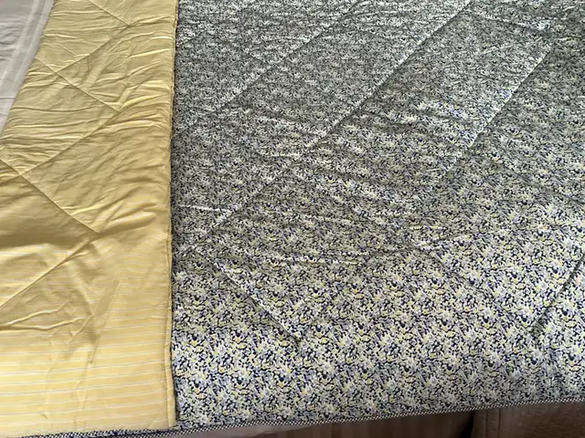 Douillette pour lit simple réversible in Bedding in Laval / North Shore - Image 3