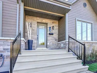 Maison à louer – 2 490 $/mois Un cadre de vie exceptionnel en bord de l’eau ! Offrez-vous un véritab...