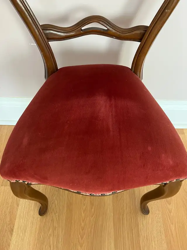 VINTAGE - BOGDON & GROSS FURNITURE CO. VICTORIAN STYLE BALLOON B in Chairs & Recliners in Belleville - Image 8