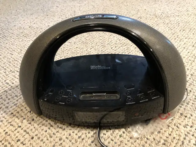 iMode Sylvania Clock radio with remote. Model Sip220 in General Electronics in Oshawa / Durham Region - Image 2