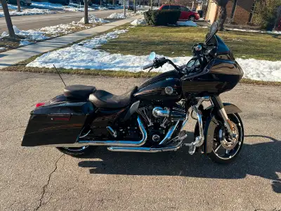 Just serviced at Mississauga Harley, with new rear tire, new battery and oil change. More photos ava...