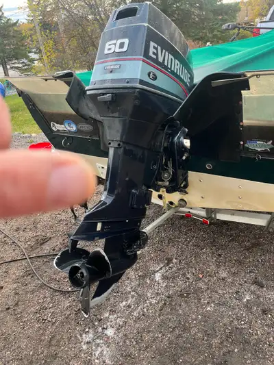 Tiller low hrs oil injected power trim electric start 2 stroke motor runs excellent no disappointmen...