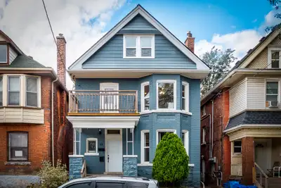 Newly Renovated 1-Bed Apartment  in Central Hamilton - $1550