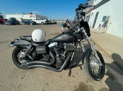 Selling my 2012 Dyna Street Bob. Has stage 2. Needs new tires and there is a crack in the rear fende...