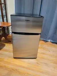 Whirlpool 3.1 cu ft mini fridge
