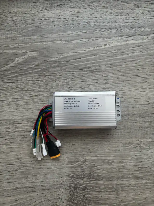 ZD01 E SCOOTER (BATTERY DEAD) *BATTERY INCLUDED* in eBike in Edmonton - Image 4