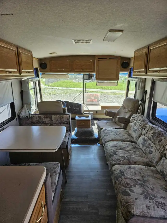 1998 Pace Arrow class A motorhome in RVs & Motorhomes in Nelson - Image 4