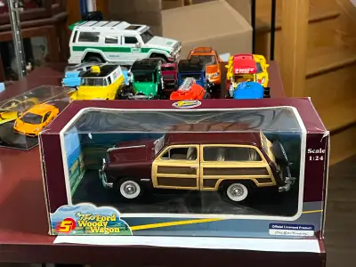 VINTAGE 1949 FORD WOODY WAGON 1:24 SUPERIOR OPENING HOOD & DOORS, View more