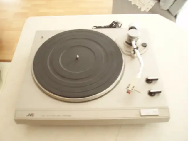 JVC  TURNTABLE - MADE IN JAPAN63782626984577121