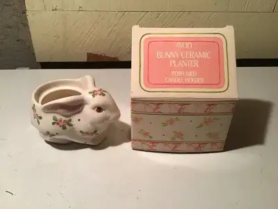 What’s up Doc. Used only a couple of times and comes with the original box.. no cracks or chips.. ap...
