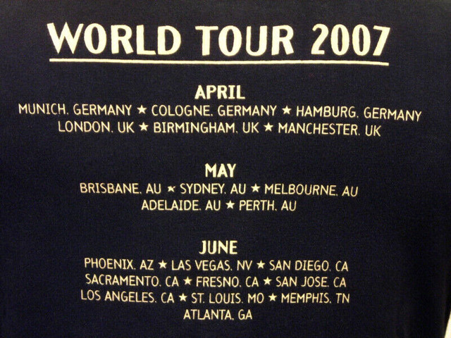 2007 Keith Urban World Tour Concert T-shirt in Arts & Collectibles in Edmonton - Image 4