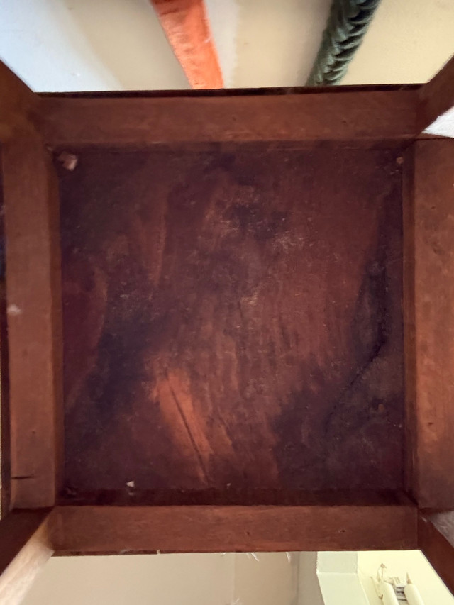 small / tall end table in Other Tables in Kitchener / Waterloo - Image 4