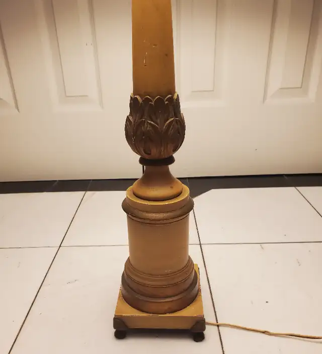 VINTAGE CARVED WOOD TABLE LAMP in Arts & Collectibles in City of Toronto - Image 10