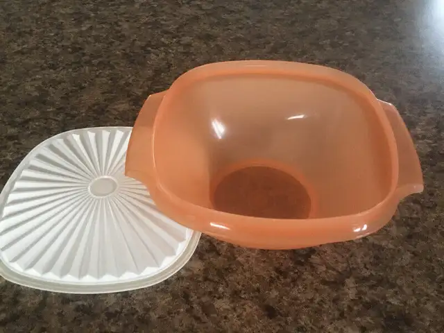 Plat Tupperware in Kitchen & Dining Wares in Saint-Hyacinthe - Image 9