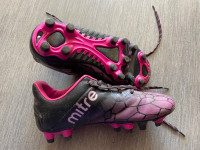 Girls soccer shoes #13- Souliers de soccer pour fille