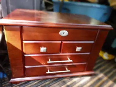 arolly jewelry box, View more