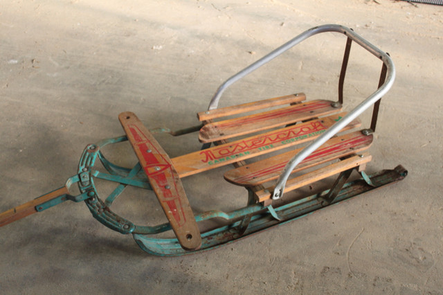 Antique sled in Arts & Collectibles in Kitchener / Waterloo