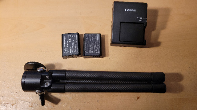 [NEED TO SELL] Canon Rebel T100 DSLR Camera and Accessories in Cameras & Camcorders in Oshawa / Durham Region - Image 2