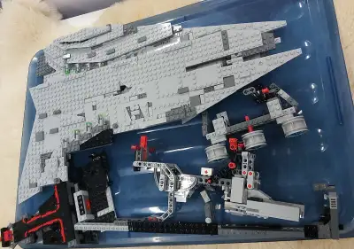 Lego 4 sets. Starwars - 75190 First order destroyer, 75148 Encounter on Jakka. Minecraft 21123 Mojan...