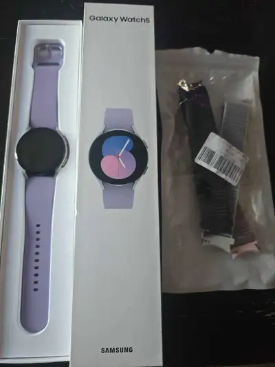 Samsung galaxy watch 5 silver with purple band comes with extra bands and charger asking $120 firm