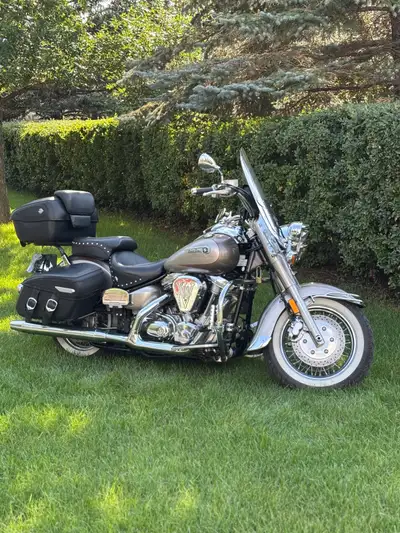 Road Star has 70,000 km. Custom paint job, dual road house exhaust, white wall tires are new, mustan...