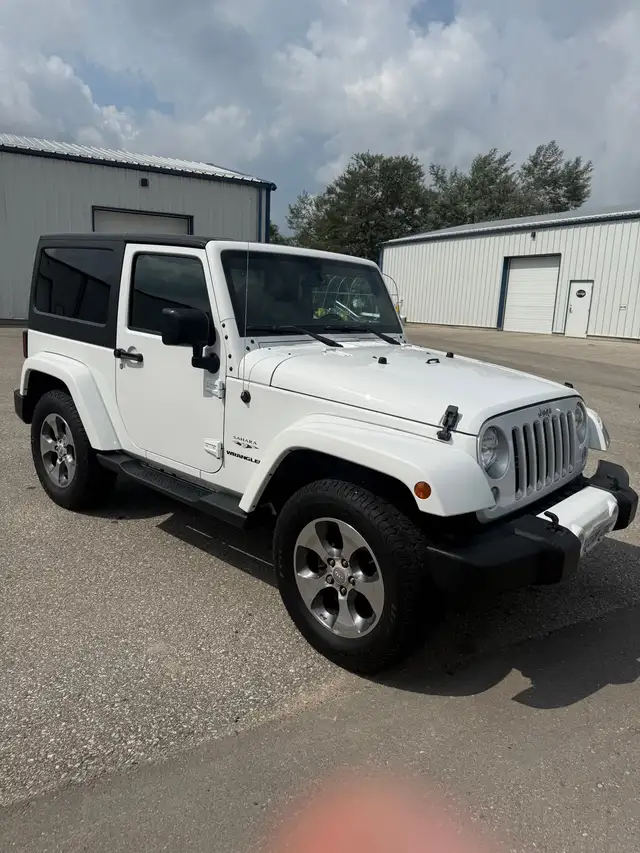 2016 Jeep Wrangler Sahara - Automatice 556564853053214721